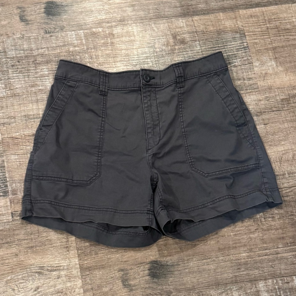 Old Navy Chino Shorts 5 inch inseam - size L